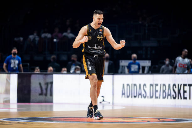 王楚钦在中 王楚钦在中